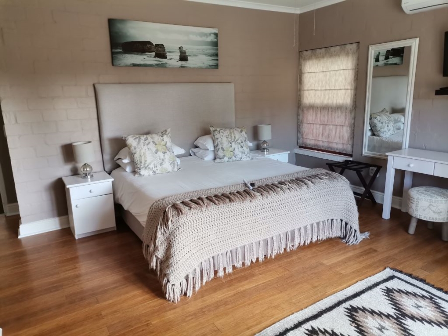 9 Bedroom Property for Sale in Constantia Western Cape